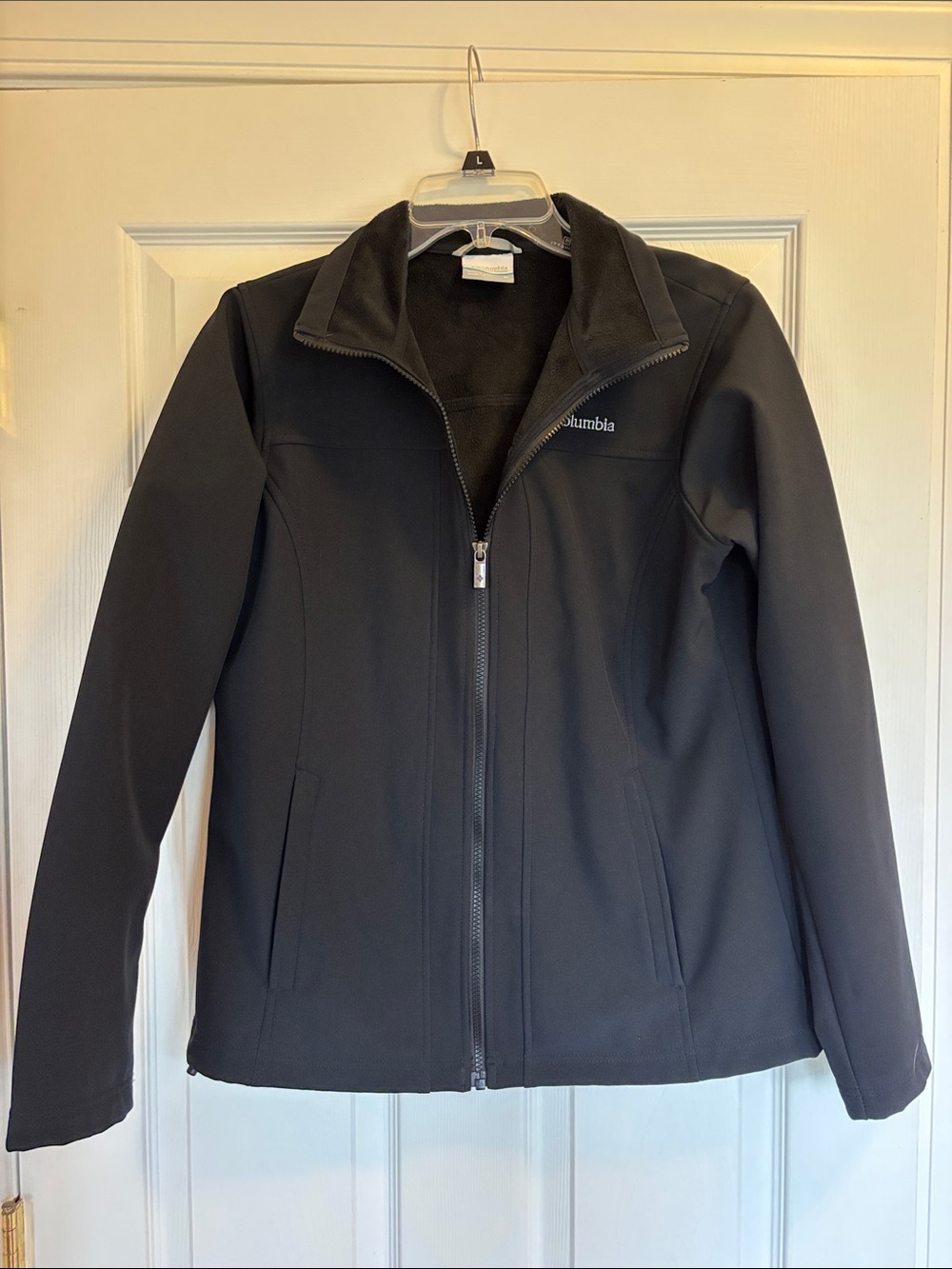 Columbia Women's Black Utility Softshell Jacket